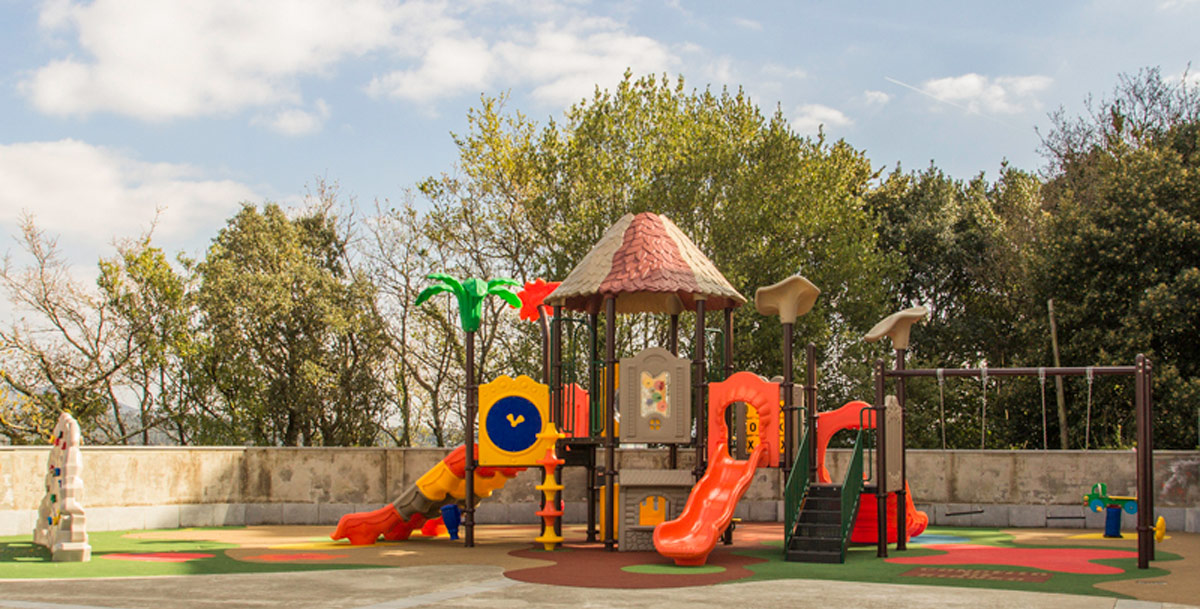 oziona parque infantil en Tarragona (Vilagarcía)