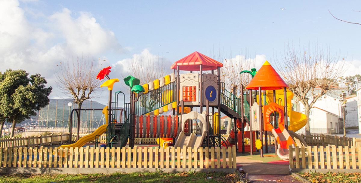 oziona parque infantil en Cabo de Cruz (Boiro)